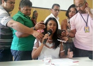 Ex-primeira-dama Eliane Aquino concedeu coletiva de imprensa na manhã desta quinta-feira (6), em Aracaju. (Foto: Valter Lima)