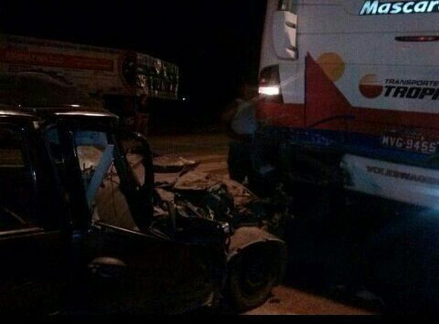 Veículo colide na traseira de micro-ônibus na SE-050 em Aracaju