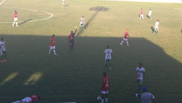 Com gol de Edmilson, Vasco derruba vantagem do Fluminense e decide Carioca com o Flamengo