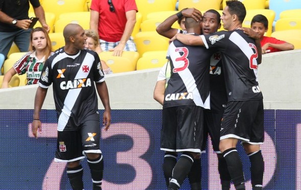 Com gol de Edmilson, Vasco derruba vantagem do Fluminense e decide Carioca com o Flamengo