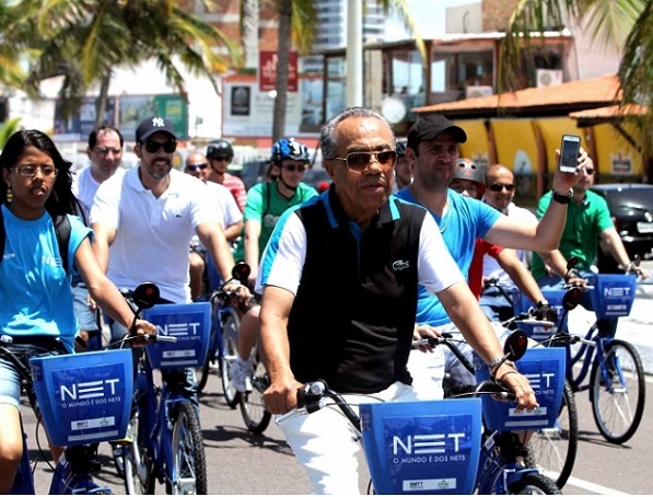Prefeito de Aracaju entrega o Caju Bike