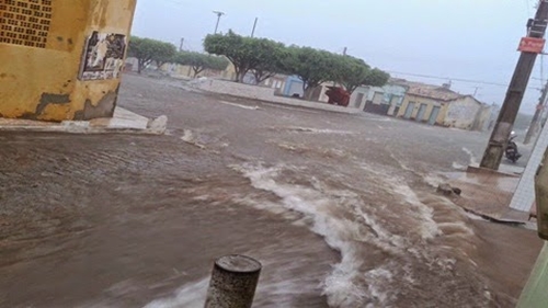 Chuva causa transtornos no município de Itabaianinha