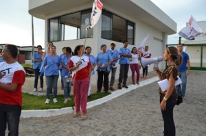 Trabalhadores protestam em porta de fábrica . (Foto/Divulgação)