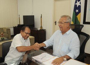 Jackson e o presidente do Sindicato dos Trabalhadores nos Serviços Públicos do Estado de Sergipe, Valdir Rodrigues | Foto: Marcelle Cristinne/ASN