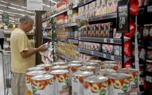 Consumidor continua pagando mais por alimentos. (Arquivo/Agência Brasil) 
