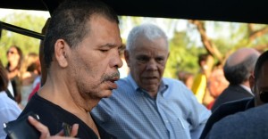 Ex-boxeador Maguila se emociona na despedida ao narrador Luciano do Valle, em Campinas (Foto: Fernando Pacífico)