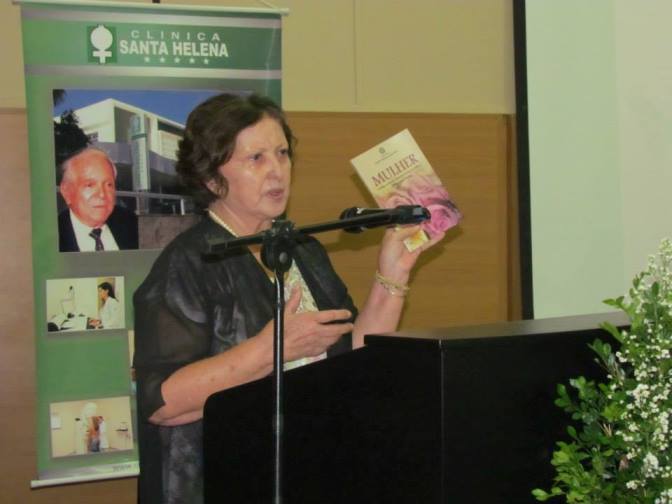 Senadora Maria do Carmo profere palestra no 8º encontro da mulher