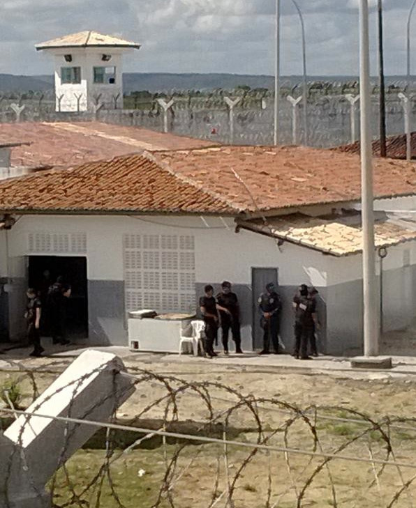  Doze internos fogem de presídio em Tobias Barreto