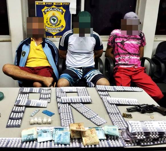 PRF detêm três pessoas em Itabaiana com arma e drogas