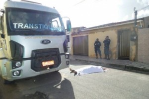 A polícia ainda investiga o caso, mas, as primeiras informações são de que a vítima teria ido acertar contas com um desafeto. (Foto: Marcos Couto)