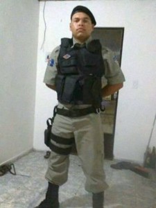 O soldado Alex Junio da Silva, 21 anos, recém lotado no 11º BPM de Penedo, será enterrado em sua cidade natal, Itabaiana.