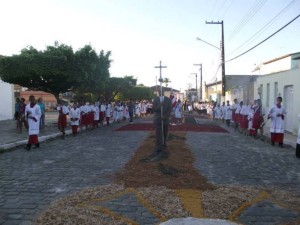  SUBPAC coordena produção de tapete religioso em São Cristóvão.(Foto: Divulgação