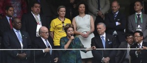 Xingamento à presidente faz mal à política e ao país. (Foto: UESLEI MARCELINO / REUTERS)