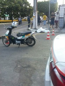 Acidente entre bicicleta e carro deixa um morto. (Foto: Wagner)