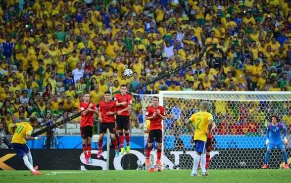 Seleção brasileira joga mal em Fortaleza e para nas mãos do goleiro Ochoa