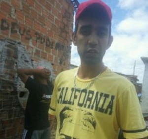 A vítima foi identificado como Danilo Xavier, conhecido por "Paulista", 25 anos.