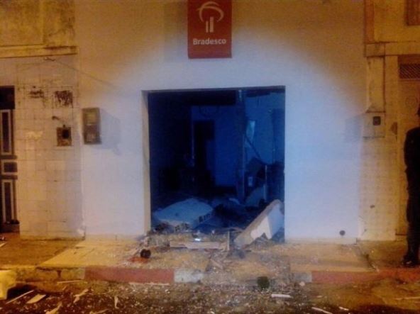Bandidos explodem agência bancária em Malhada dos Bois