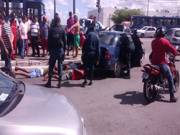 Suspeitos de roubar loja em Aracaju são presos