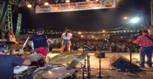 Jeanny Lins se apresenta na terça-feira (24). Também haverá festa em vários povoados. (Foto: Reprodução)