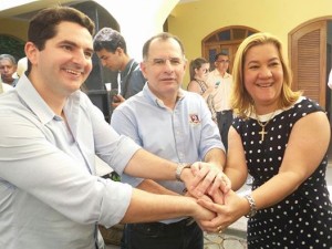  Armando e Rivanda Batalha anunciam apoio a Amorim.(Foto: Divulgação)
