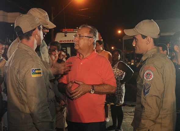 Governador acompanha esforços para resgatar vítimas de desabamento na Coroa do Meio