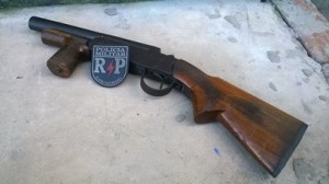 Escopeta calibre 12 foi apreendida no bairro Industrial. (Divulgação/RP)