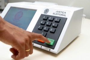  As três coligações aprovaram as fotos e informações da urna. (Foto: Divulgação) 