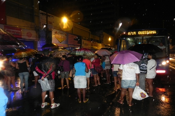  Moradores de São Cristóvão protestam por melhorias no transporte público