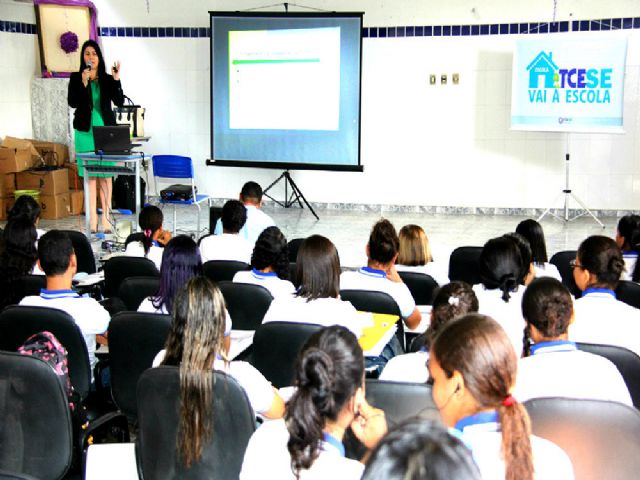 TCE discute ética e cidadania com alunos do Governador Valadares
