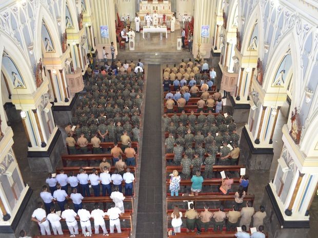 Militares celebram páscoa com missa na catedral Metropolitana de Aracaju