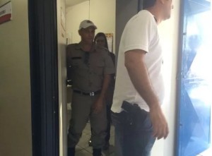 ovem foi torturado depois que ameaçou divulgar imagens da namorada do soldado. (Divulgação)