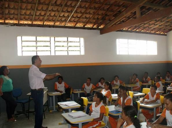 Prefeitura de São Cristóvão entrega escola reformada no Parque Santa Rita