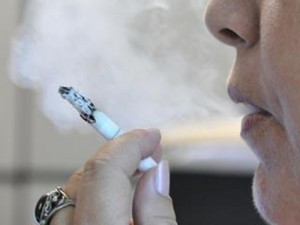 Segundo os médicos, apesar da vontade dos pacientes de largar o tabaco, o vício é muito forte. (Foto: Divulgação) 