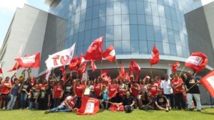 Trabalhadores unidos denunciam calote de Prefeituras. (Foto: CUT/SE)