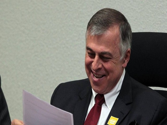 Ex-diretor da Petrobras delata parlamentares, governadores e ministro 
