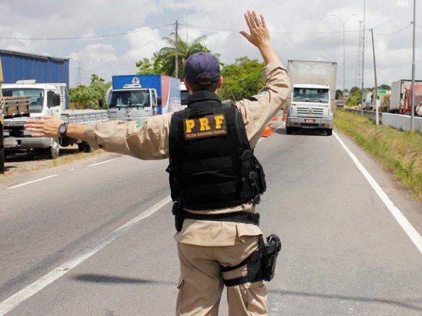 Polícia prende acusado de roubar uma caminhonete Hillux em Aracaju