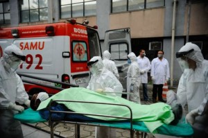 Na semana passada, paciente foi levado de Cascavel ao Rio com suspeita de ebola. (Foto: Agência Brasil)