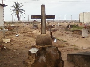 Moradores dos povoados da Zona de Expansão Urbana de Aracaju preparam os cemitérios para as homenagens aos mortos ali enterrados.  (Foto: ADCAR)