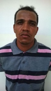 Carlos Roberto Figueiredo Silva, de 27 anos, por porte ilegal de arma de fogo. (Foto: SSP/SE)