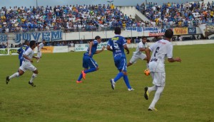 Confiança empata com Central-PE em casa e está classificado para as oitavas da Série D (Foto: Osmar Rios)