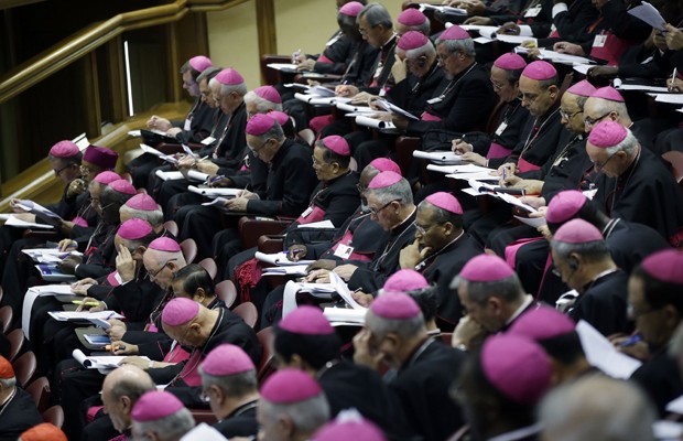 Documento do Vaticano defende mudança da Igreja em relação a gays