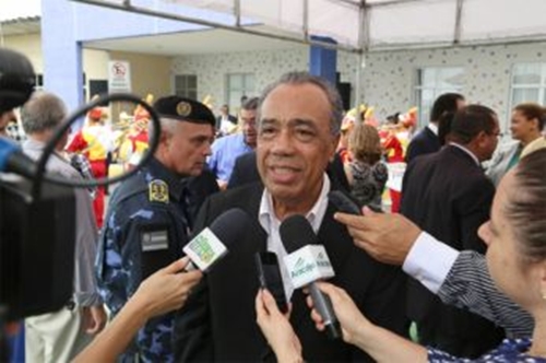 Ex-prefeito de Aracaju é condenado a pagar multa por conduta vedada