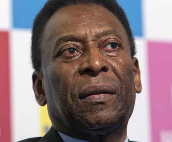 Na UTI, Pelé está lúcido e continua com tratamento de hemodiálise