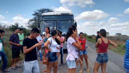 Após 4 horas de protestos e intervenção da prefeitura, moradores de Itaporanga liberam trânsito na BR-101