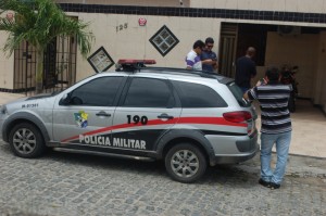 Segundo a polícia, quatro pessoas são suspeitas do assalto. (Foto: Reprodução/Portal Infonet) 