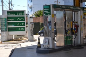 Para gasolina preços variam de R$ 2,799 a R$ 3,130. (Foto: Reprodução) 