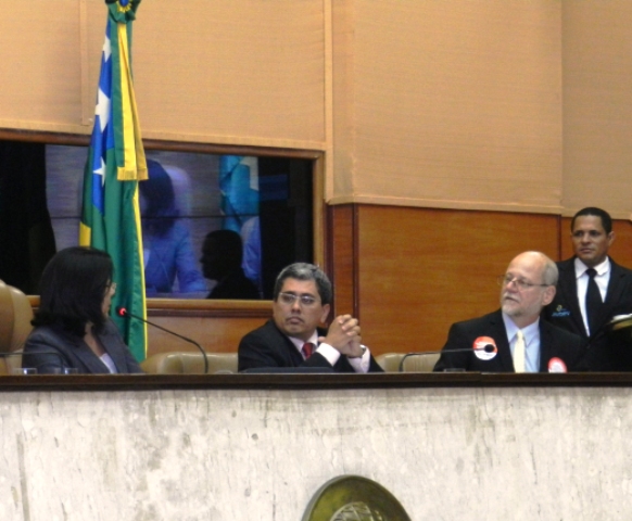 Dilma sanciona lei que reduz meta do superávit para 2014 
