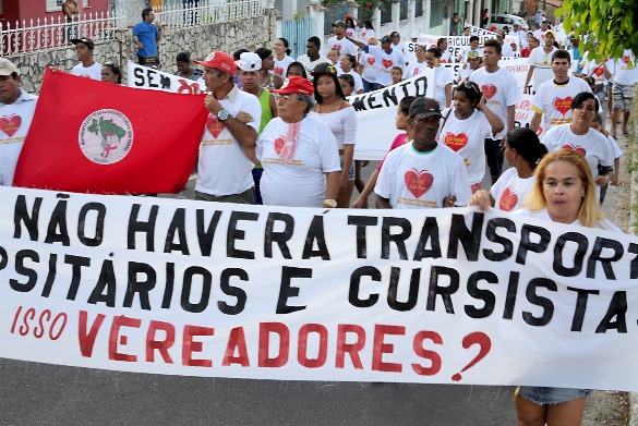 População de Santo Amaro vai às ruas protestar contra vereadores da oposição