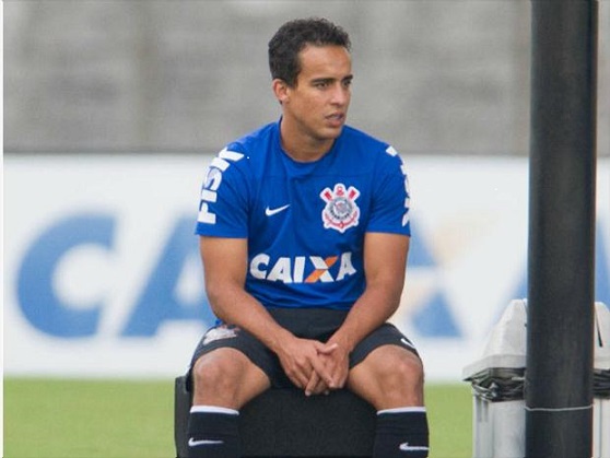 Por acerto com o Flamengo, o Meia Jadson aceita reduzir salário