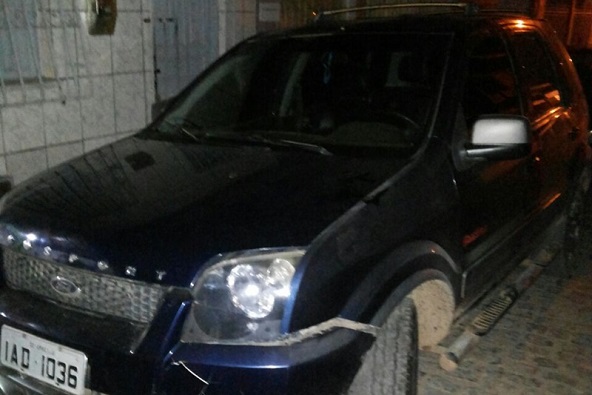 Polícia recupera veículo roubado e apreende diversos objetos em São Cristóvão